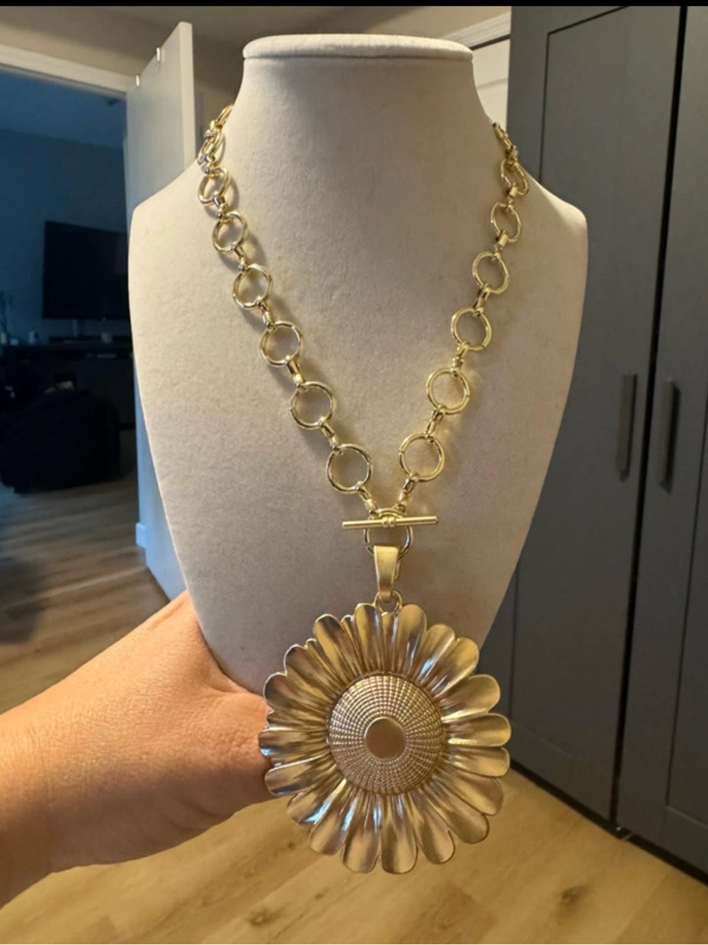 Gold Floral Pendant Necklace - Women's Jewelry
